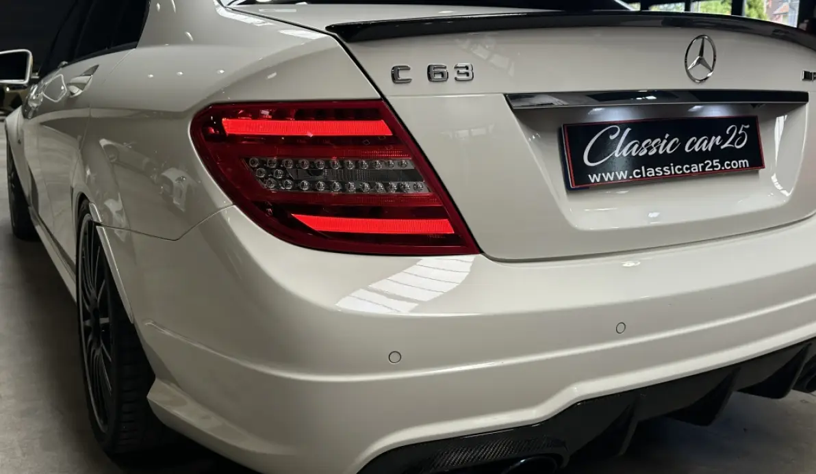 Mercedes Classe C 63 AMG 6.3L V8 487ch