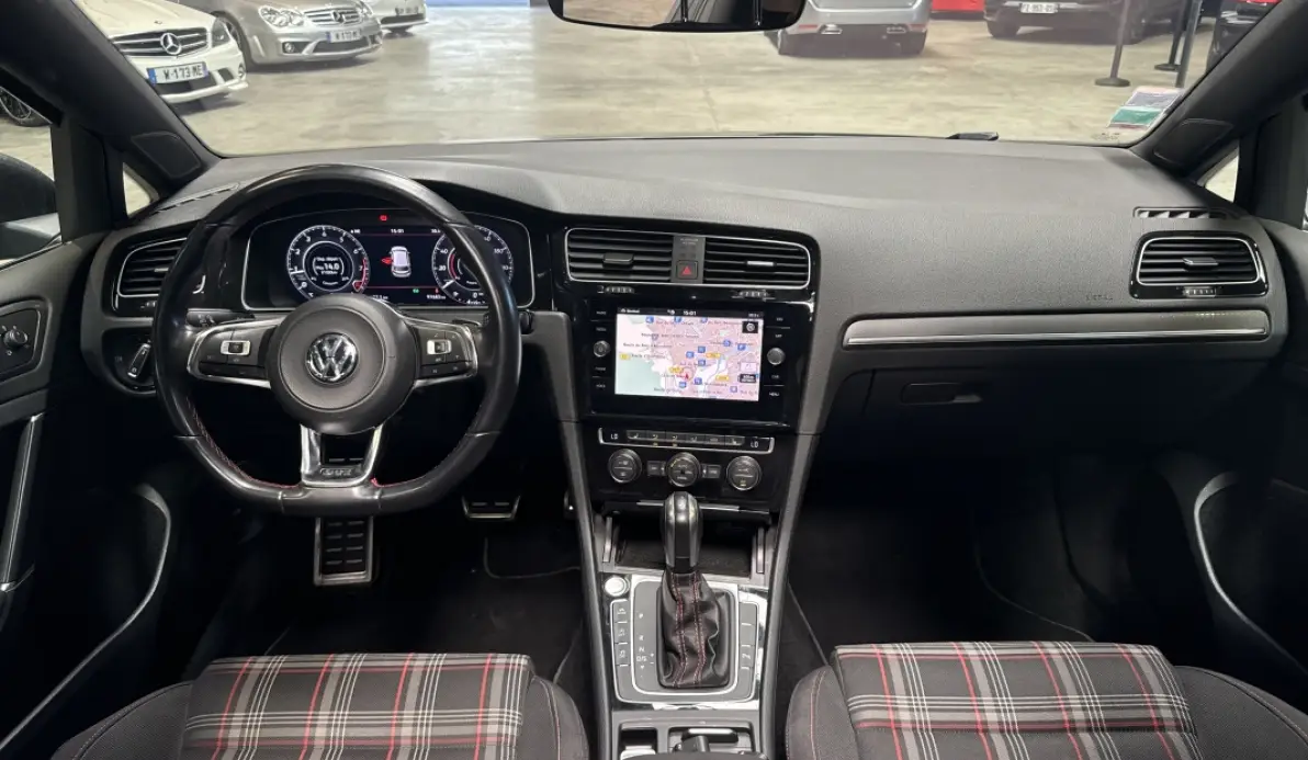 Volkswagen Golf Performance 245 CV DSG6 5P