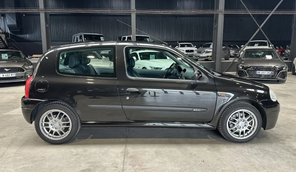 Renault Clio RS 2.0 16V 172CH ph1 3P